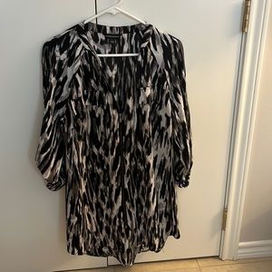 Size L | Women’s black, white, and gray blouse | 3/4 sleeve - zip front